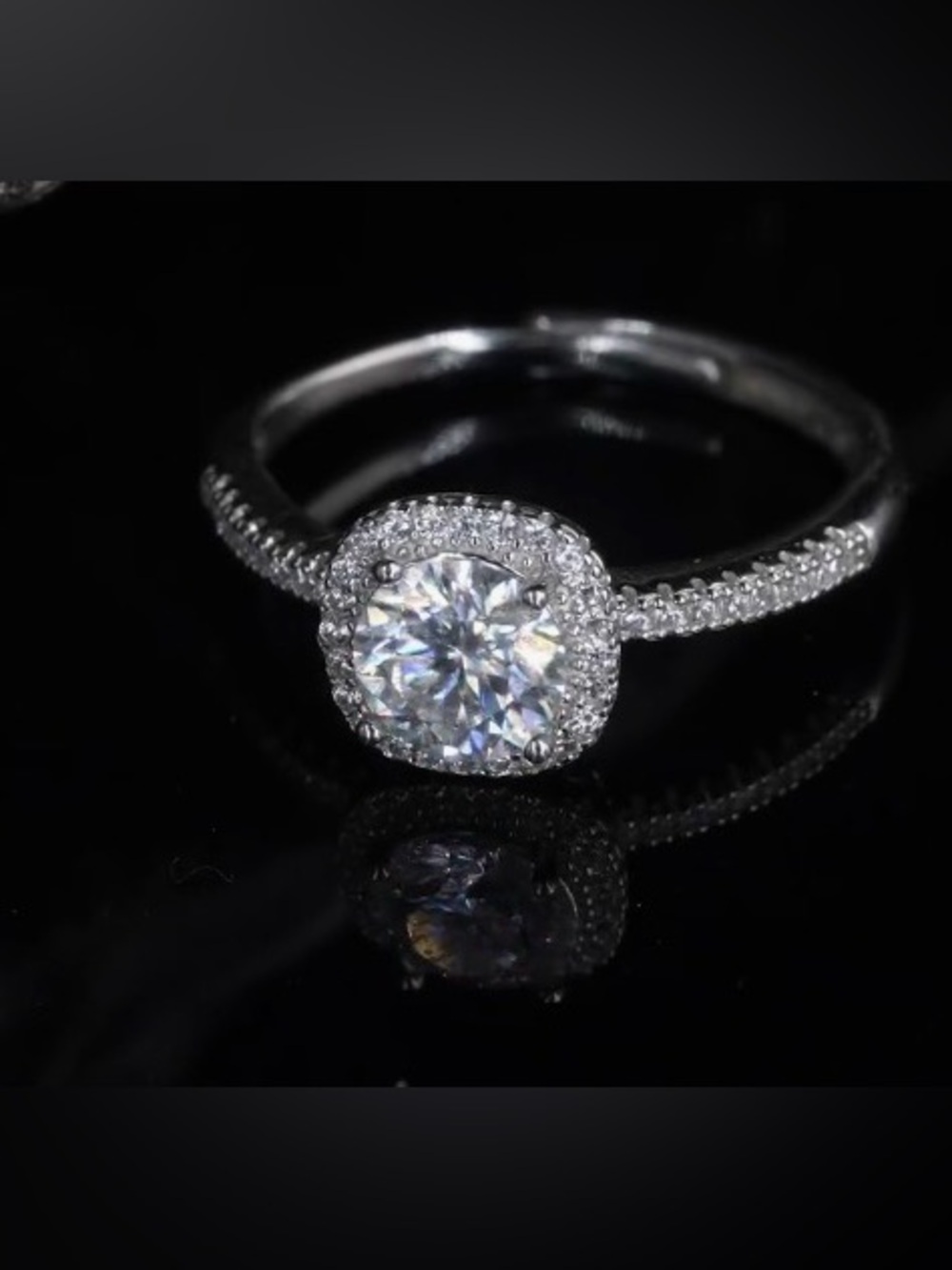 π¨SALEπ¨ 2.07 CT carat moissanite Diamond ring Classic Silver Halo Solitaire Ring